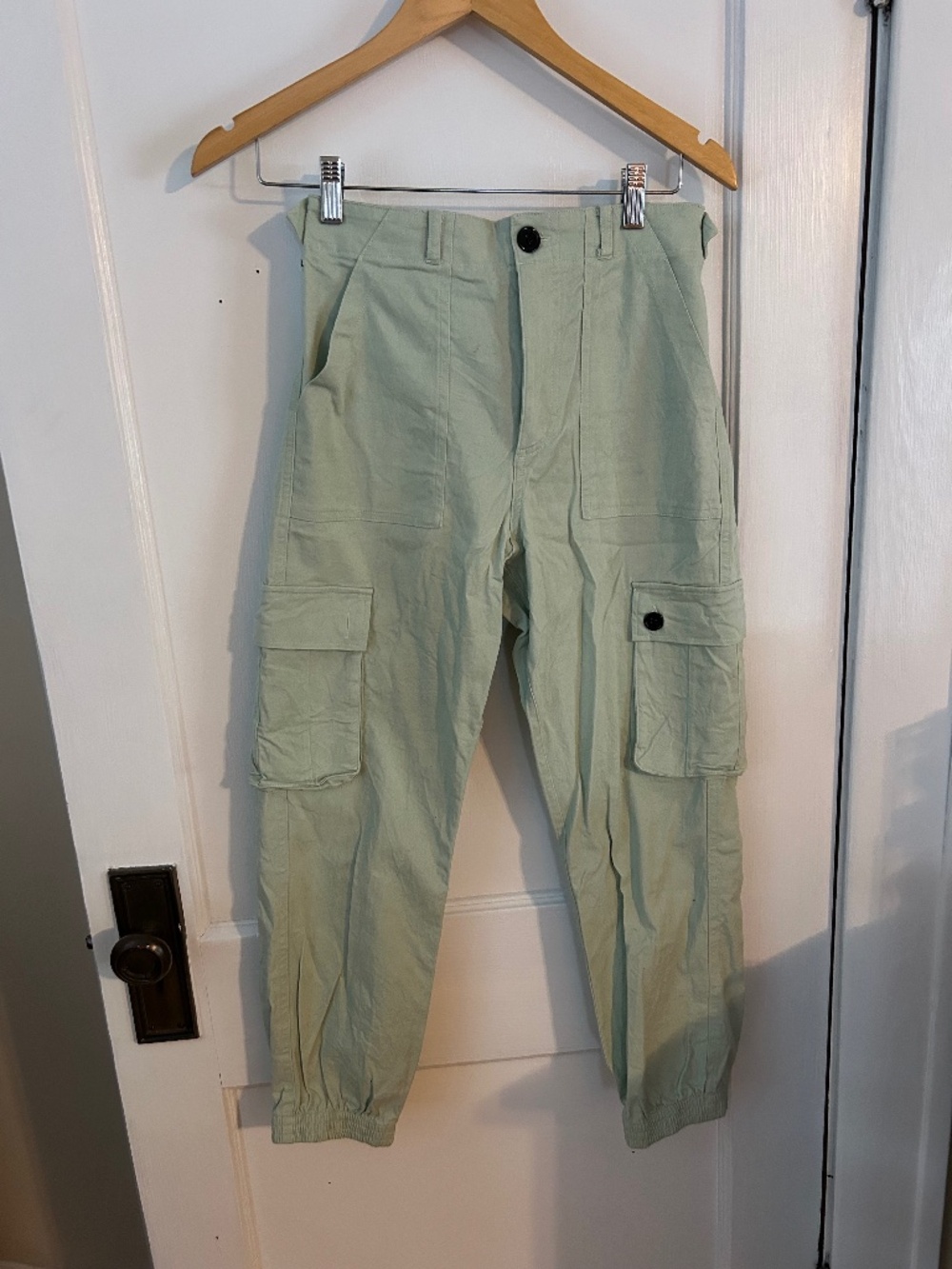 Wondery Isabel Pant, light green cargo joggers, size small short